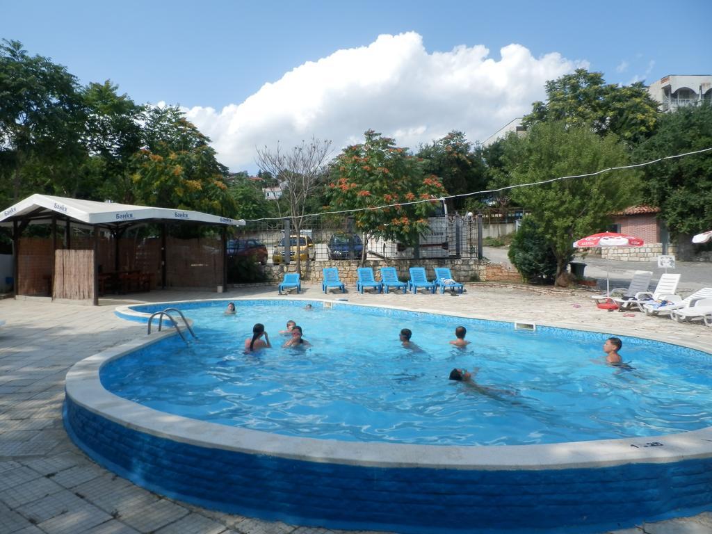 Olimpia Supersnab Hotel Balchik Bagian luar foto