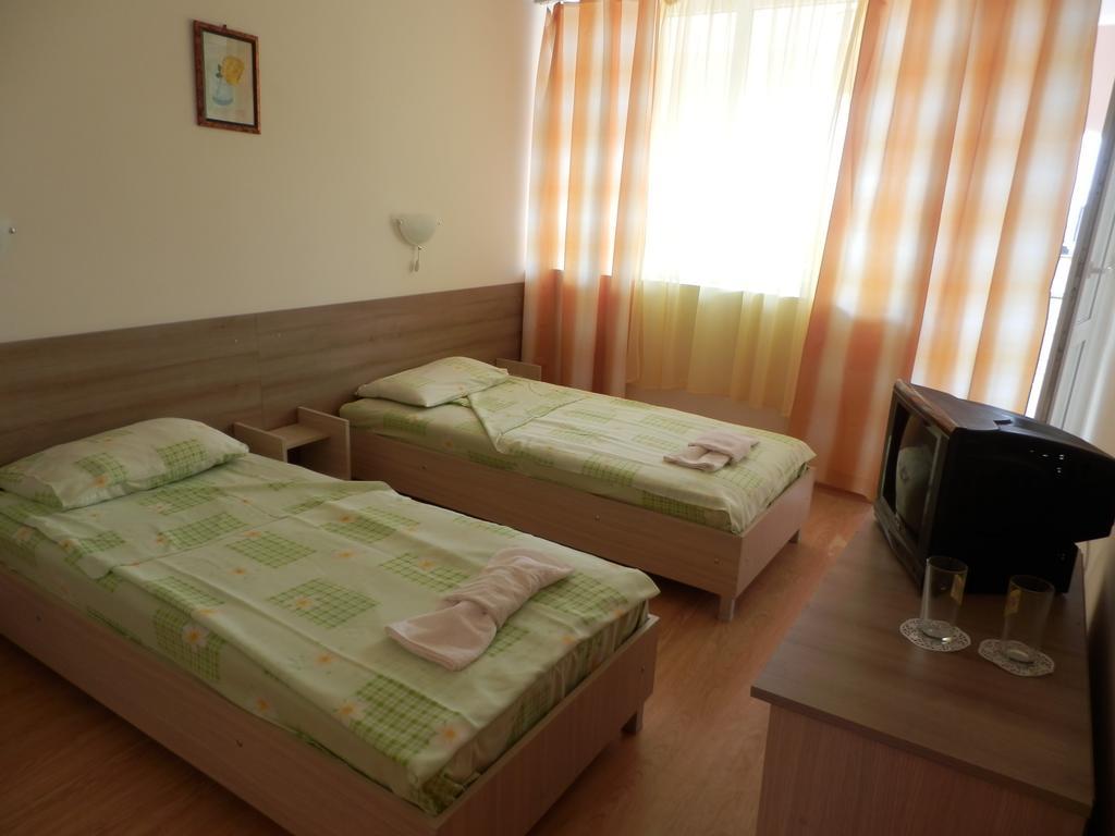 Olimpia Supersnab Hotel Balchik Bagian luar foto