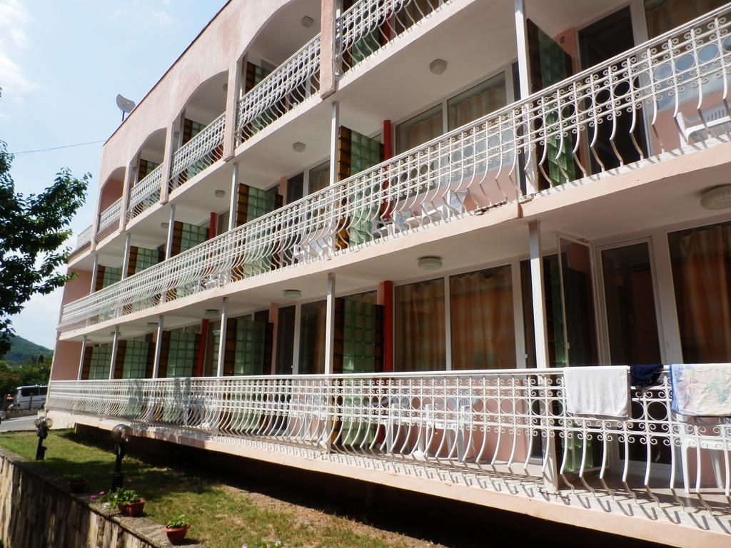 Olimpia Supersnab Hotel Balchik Bagian luar foto