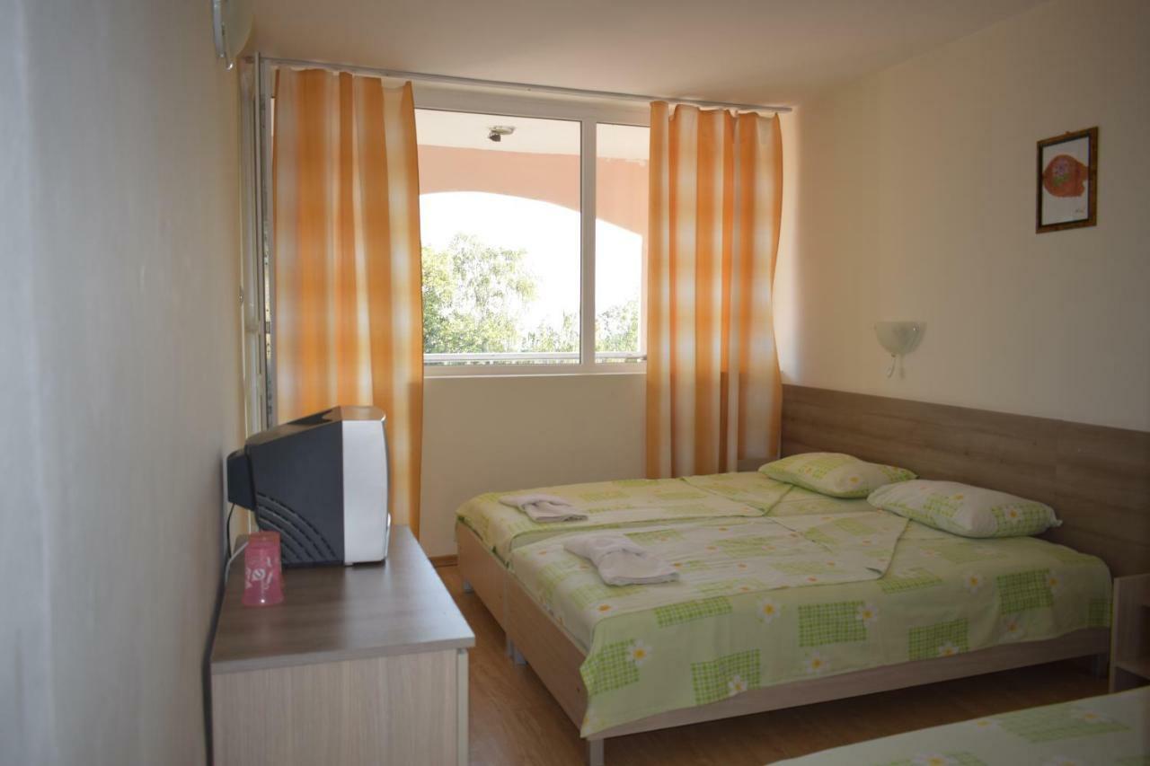 Olimpia Supersnab Hotel Balchik Bagian luar foto